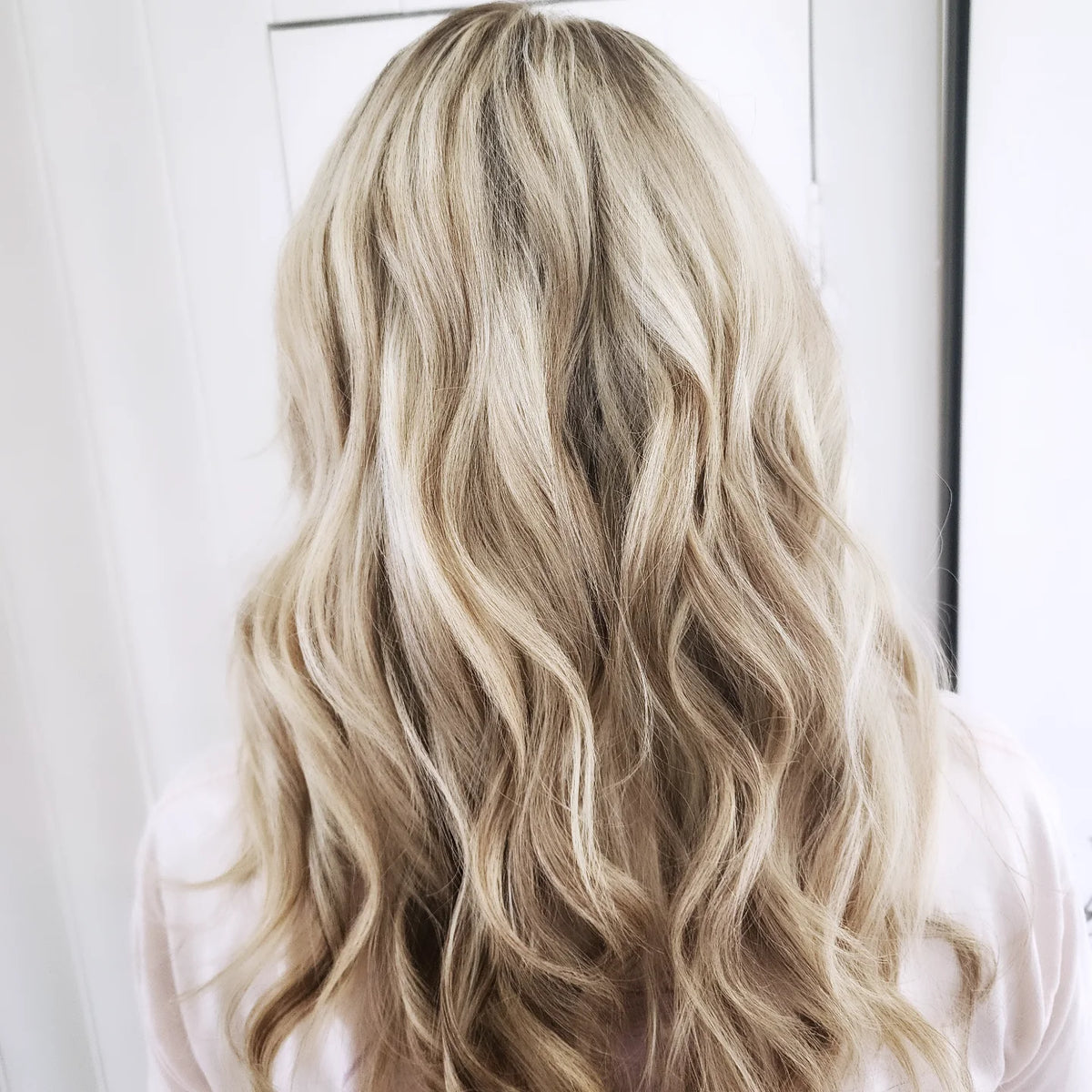 Creamy blonde balayage on shoulder-length hair – Central Coast mobile hairdresser