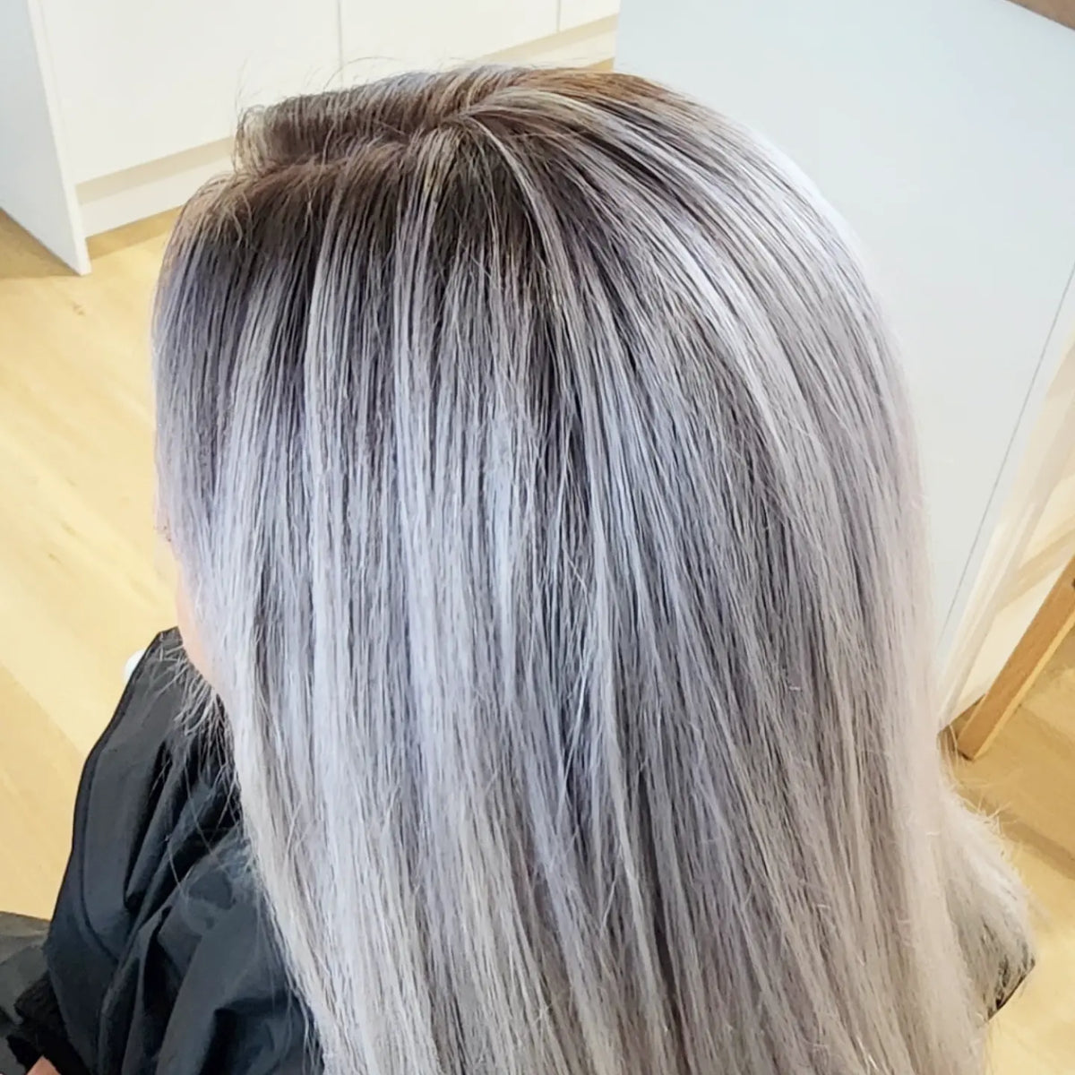 Ash blonde foils with a smoky root melt – Central Coast mobile hairdresser