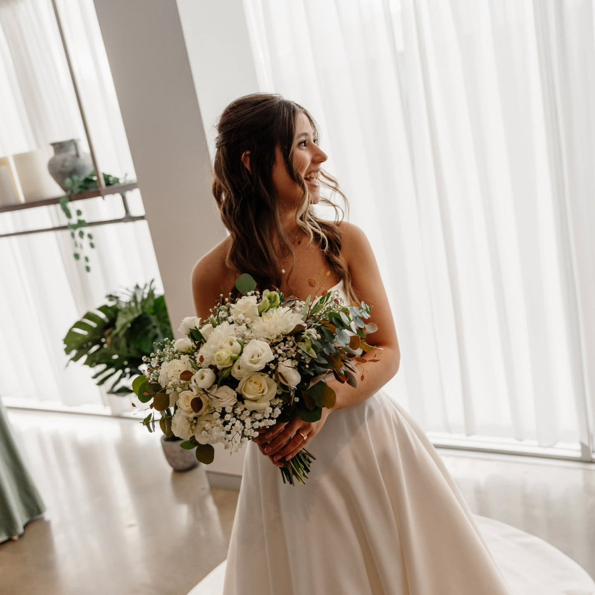 Bride with long soft curls and bouquet – Central Coast mobile hairdresser