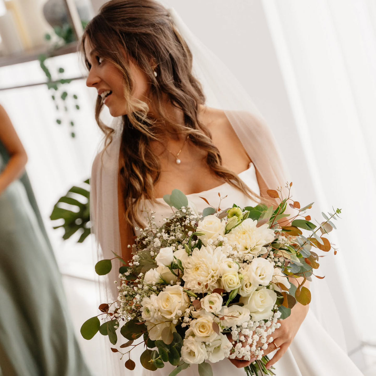 Bride with long loose curls and veil – NED.K HAIR